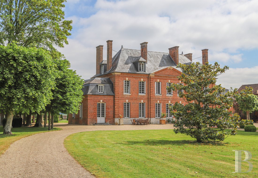 An 18th-century château with extensive grounds and French-style gardens in Eure, north of Évreux - photo  n°3